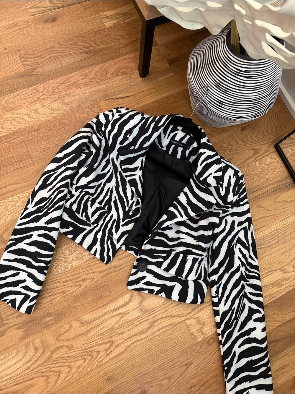 Cropped Zebra Print Blazer Jacket - Black & White - Picture 4 of 4